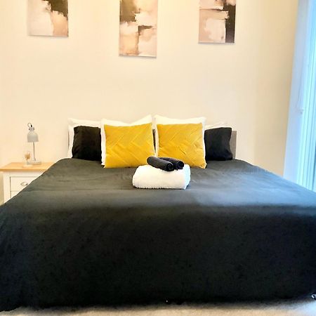 The Parkes A Stylish 3Br House, 5 Mins From Central Birmingham Close To The Edgbaston Stadium, The Hippodrome, Uob, Aston And Bcu, China Town, Kings Heath Bhx Airport And Much More Luaran gambar