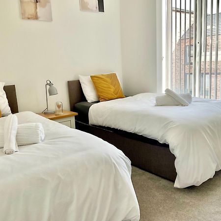 The Parkes A Stylish 3Br House, 5 Mins From Central Birmingham Close To The Edgbaston Stadium, The Hippodrome, Uob, Aston And Bcu, China Town, Kings Heath Bhx Airport And Much More Luaran gambar