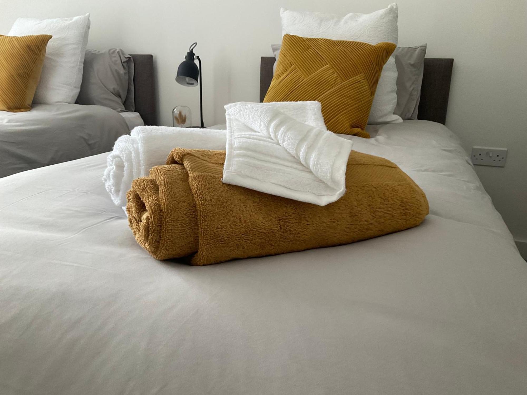 The Parkes A Stylish 3Br House, 5 Mins From Central Birmingham Close To The Edgbaston Stadium, The Hippodrome, Uob, Aston And Bcu, China Town, Kings Heath Bhx Airport And Much More Luaran gambar