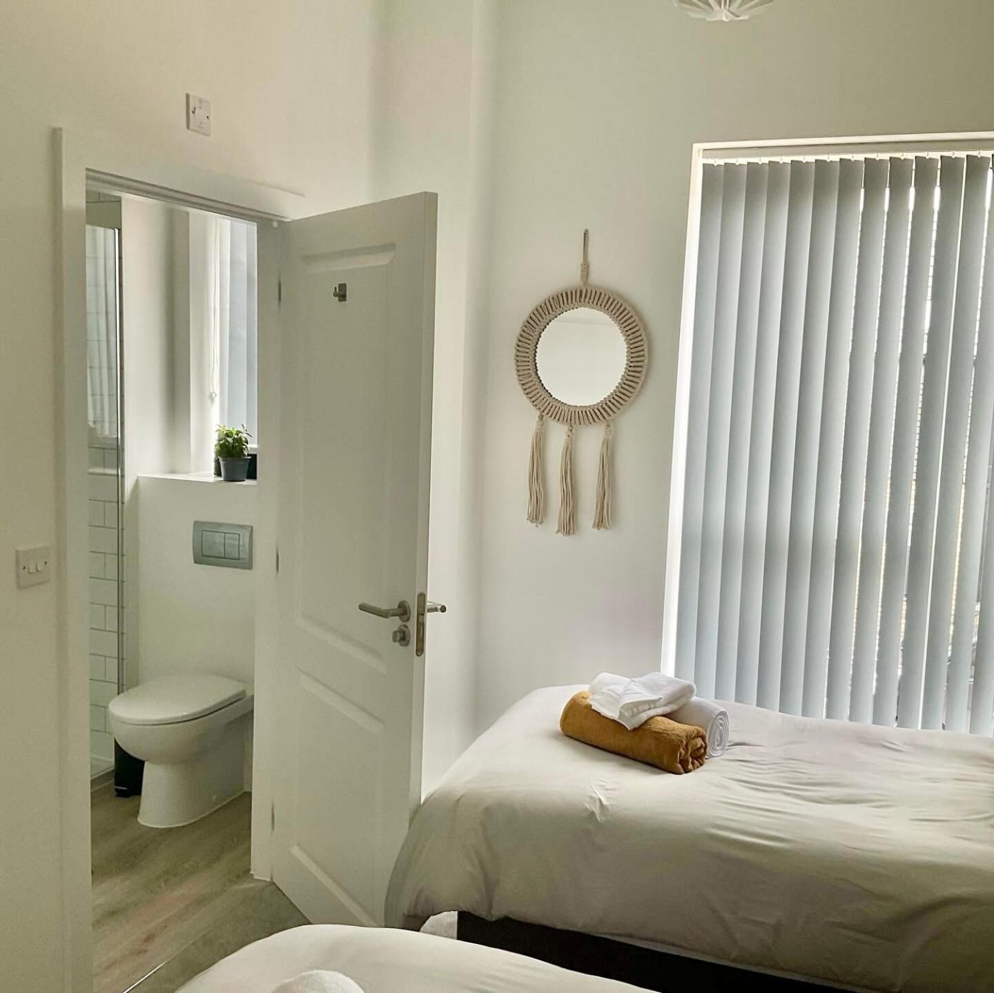 The Parkes A Stylish 3Br House, 5 Mins From Central Birmingham Close To The Edgbaston Stadium, The Hippodrome, Uob, Aston And Bcu, China Town, Kings Heath Bhx Airport And Much More Luaran gambar
