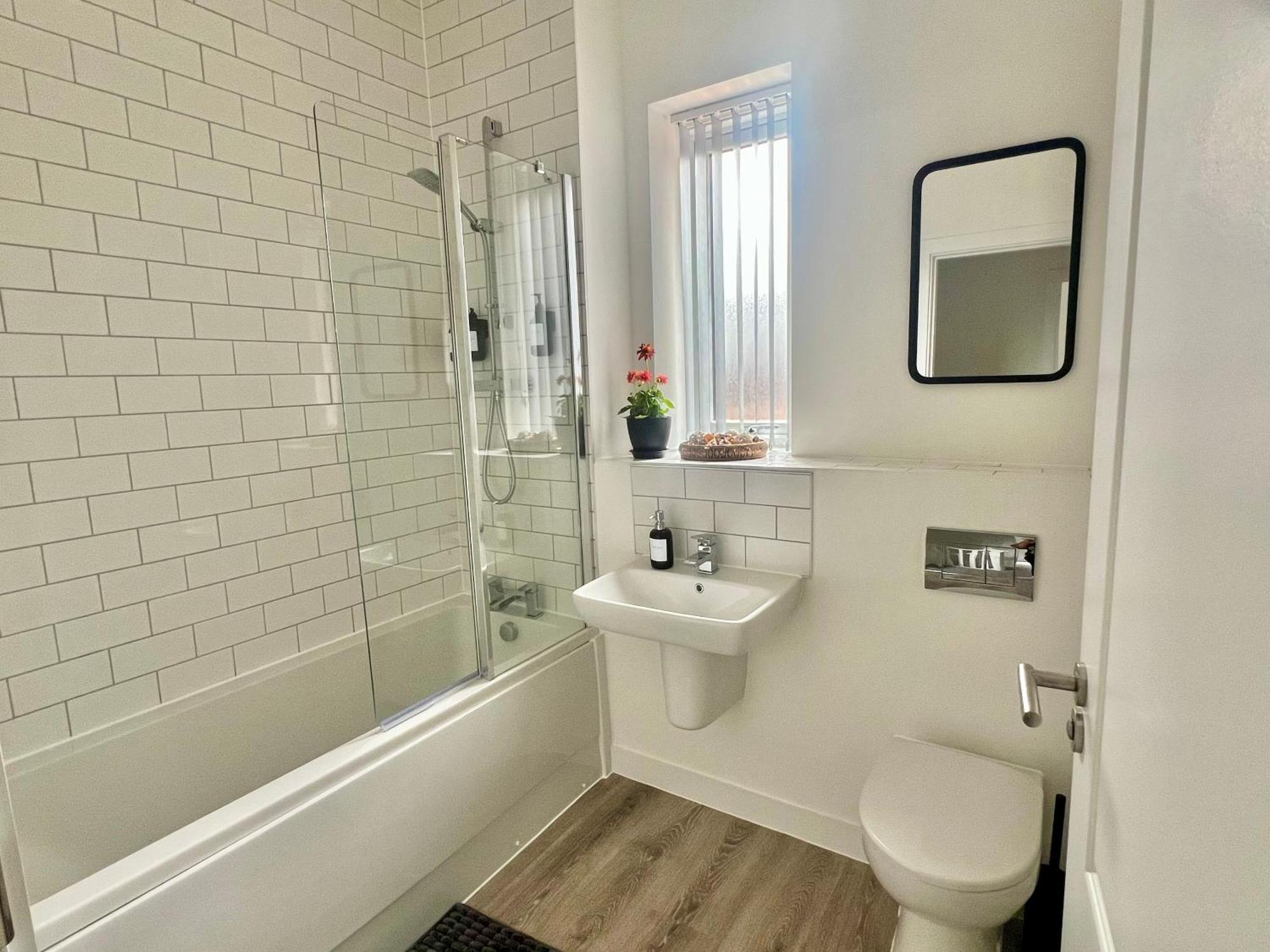 The Parkes A Stylish 3Br House, 5 Mins From Central Birmingham Close To The Edgbaston Stadium, The Hippodrome, Uob, Aston And Bcu, China Town, Kings Heath Bhx Airport And Much More Luaran gambar