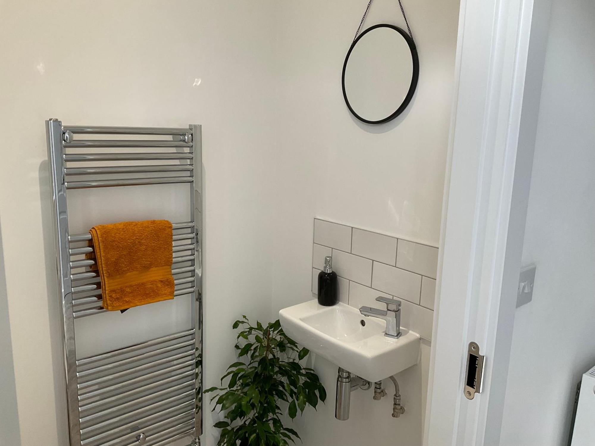 The Parkes A Stylish 3Br House, 5 Mins From Central Birmingham Close To The Edgbaston Stadium, The Hippodrome, Uob, Aston And Bcu, China Town, Kings Heath Bhx Airport And Much More Luaran gambar