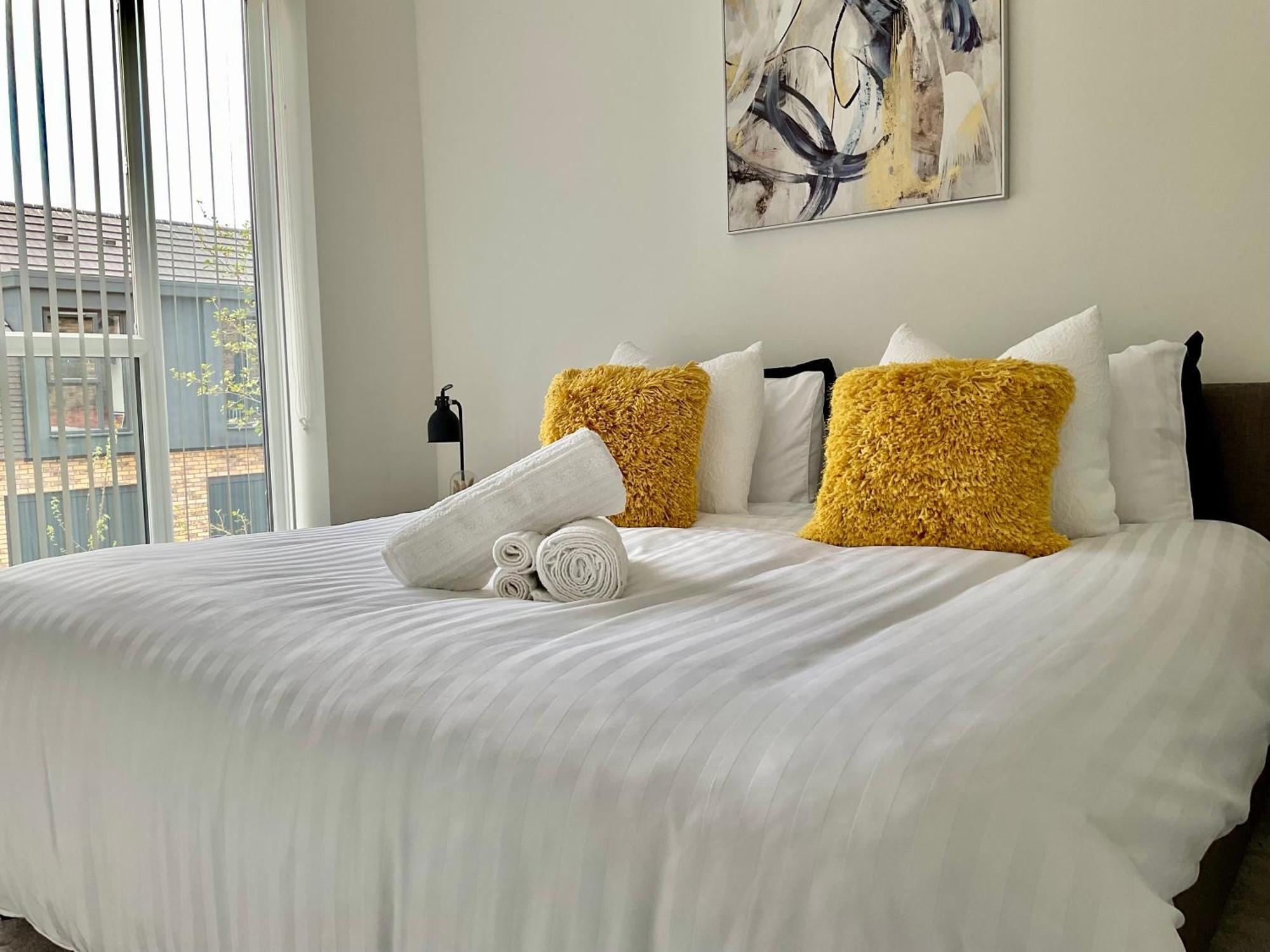 The Parkes A Stylish 3Br House, 5 Mins From Central Birmingham Close To The Edgbaston Stadium, The Hippodrome, Uob, Aston And Bcu, China Town, Kings Heath Bhx Airport And Much More Luaran gambar