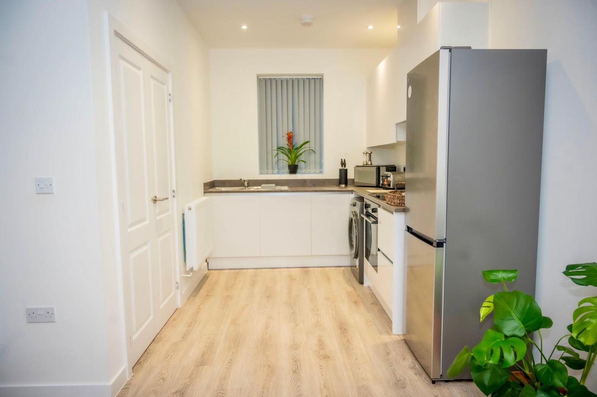 The Parkes A Stylish 3Br House, 5 Mins From Central Birmingham Close To The Edgbaston Stadium, The Hippodrome, Uob, Aston And Bcu, China Town, Kings Heath Bhx Airport And Much More Luaran gambar