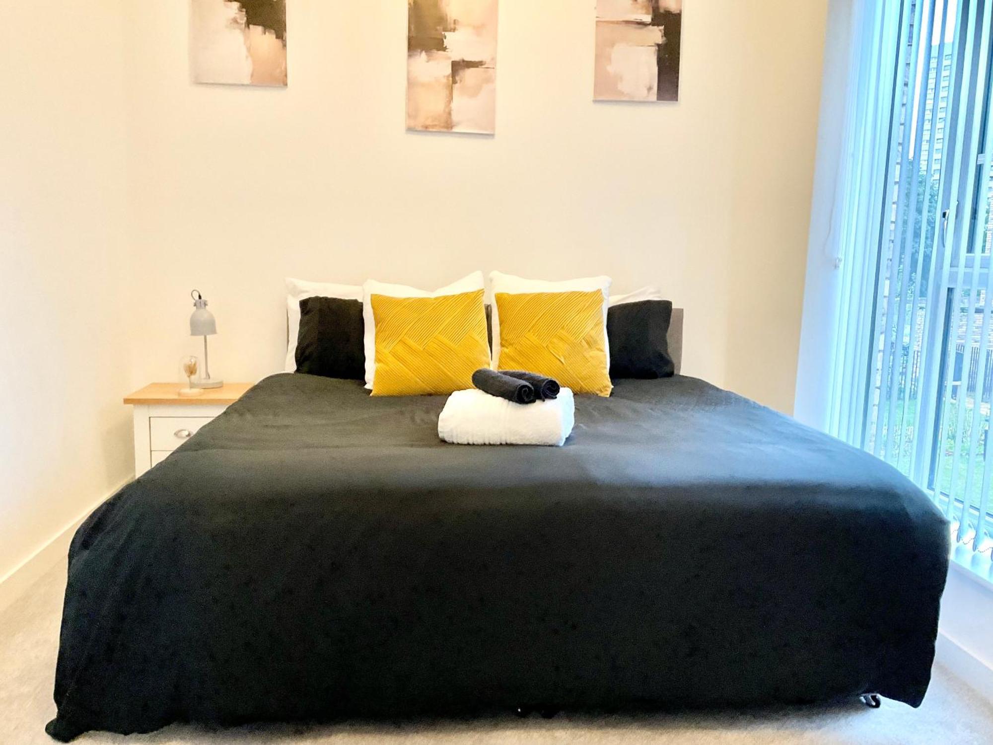The Parkes A Stylish 3Br House, 5 Mins From Central Birmingham Close To The Edgbaston Stadium, The Hippodrome, Uob, Aston And Bcu, China Town, Kings Heath Bhx Airport And Much More Luaran gambar