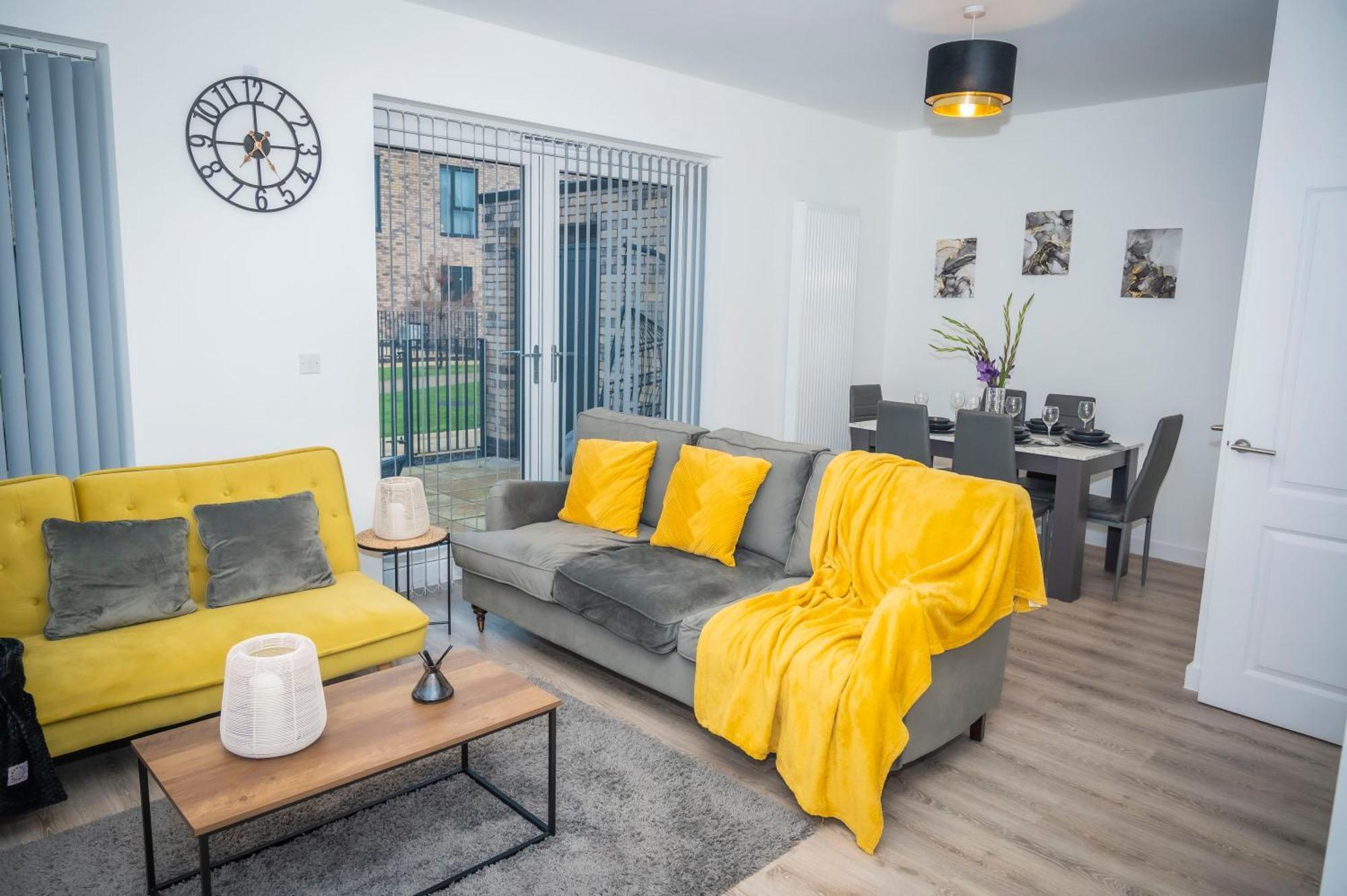 The Parkes A Stylish 3Br House, 5 Mins From Central Birmingham Close To The Edgbaston Stadium, The Hippodrome, Uob, Aston And Bcu, China Town, Kings Heath Bhx Airport And Much More Luaran gambar