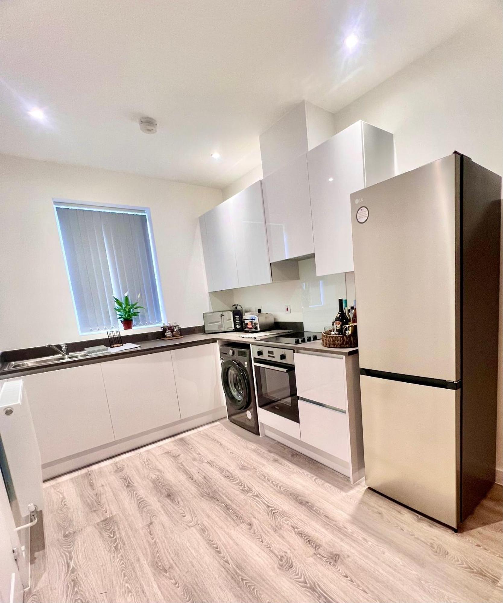 The Parkes A Stylish 3Br House, 5 Mins From Central Birmingham Close To The Edgbaston Stadium, The Hippodrome, Uob, Aston And Bcu, China Town, Kings Heath Bhx Airport And Much More Luaran gambar