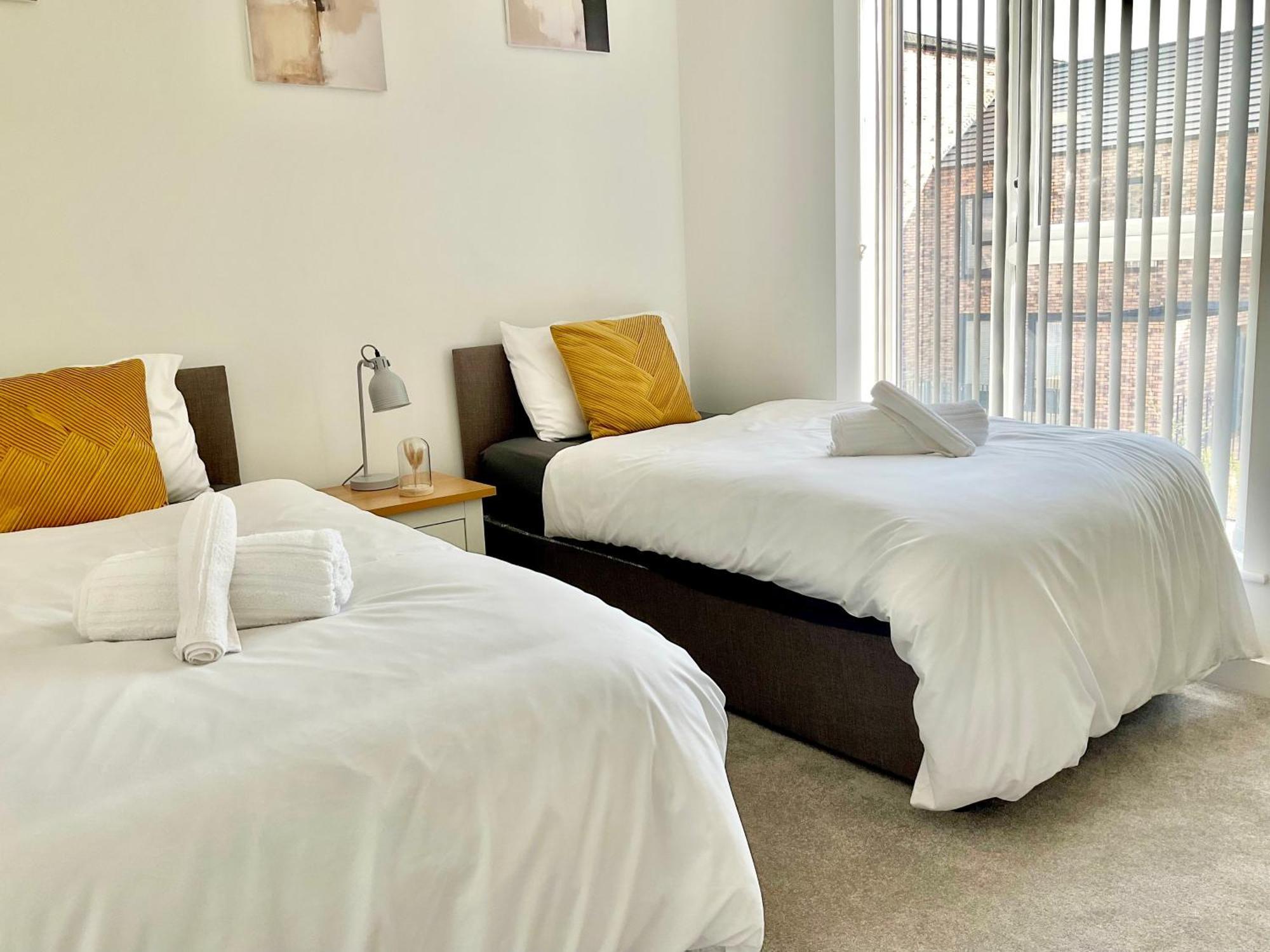 The Parkes A Stylish 3Br House, 5 Mins From Central Birmingham Close To The Edgbaston Stadium, The Hippodrome, Uob, Aston And Bcu, China Town, Kings Heath Bhx Airport And Much More Luaran gambar