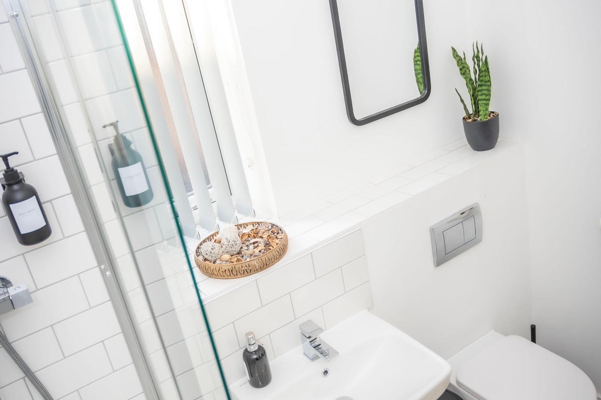 The Parkes A Stylish 3Br House, 5 Mins From Central Birmingham Close To The Edgbaston Stadium, The Hippodrome, Uob, Aston And Bcu, China Town, Kings Heath Bhx Airport And Much More Luaran gambar